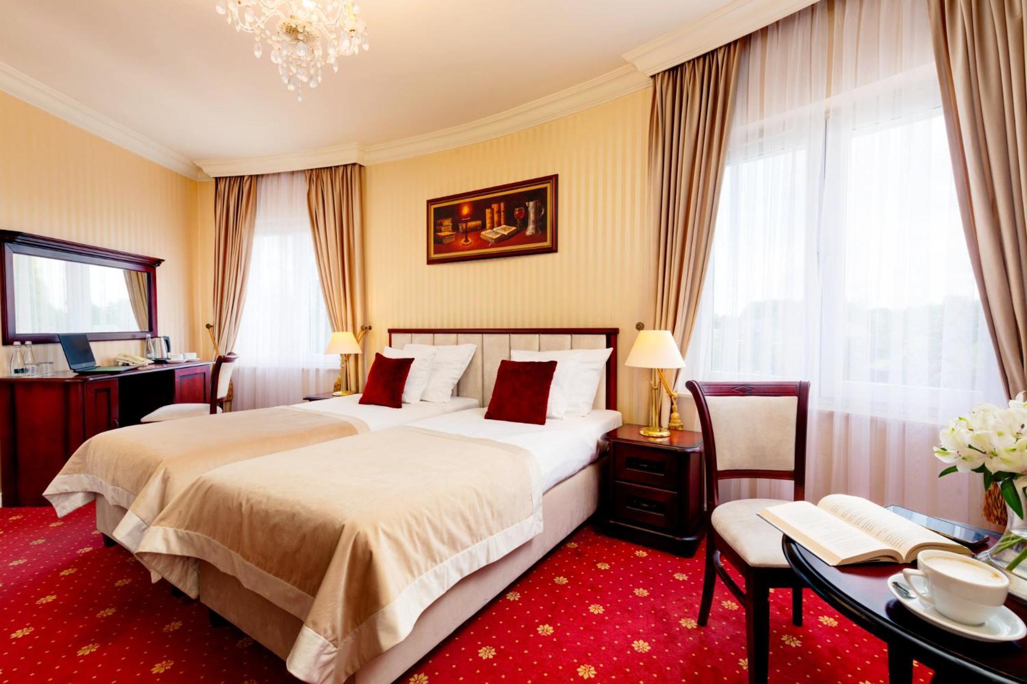 Pałacyk Otrębusy Business&Spa Zewnętrze zdjęcie